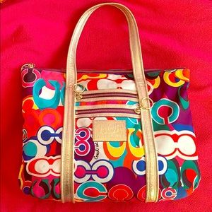 2009 Coach Poppy Large Handbag.(AUTHENTIC)